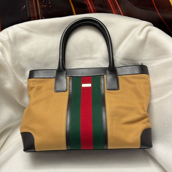 Gucci tote Preloved very clean inside and out size 9x14 - Picture 1 of 6